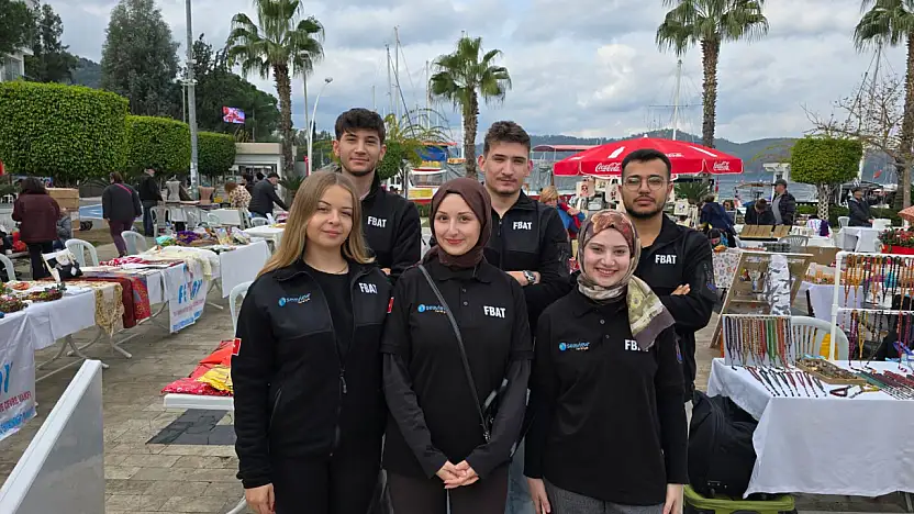 Fethiye Yeni Yıl Pazarı'na üniversiteli gençlerden destek