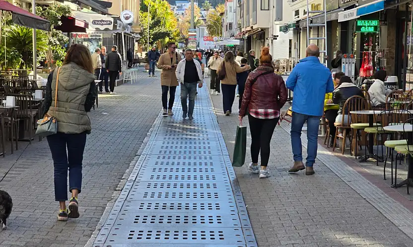 Dispanser Sokak'ta alışveriş yoğunluğu