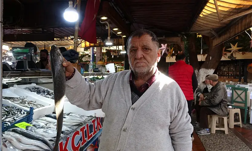 Fethiye Balık Pazarı'nın 40 yıllık esnafı Muzaffer Çavdar güncel fiyatları paylaştı