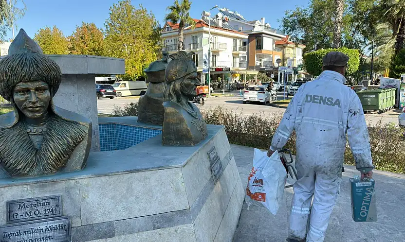 Fethiye Belediyesi Türk Büyükleri Büstleri'ni yeniledi