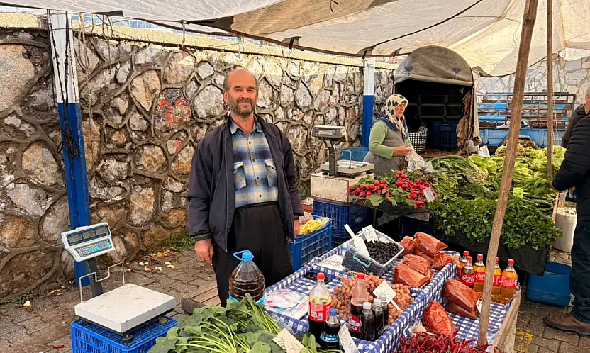 Fethiye Cuma Pazarı'nda Üretici Ali Akdağ, 'İşler yavaş başladı ama açıldı'