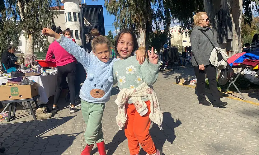 Fethiye'de çocukların karne sevinci, hediye heyecanına dönüştü