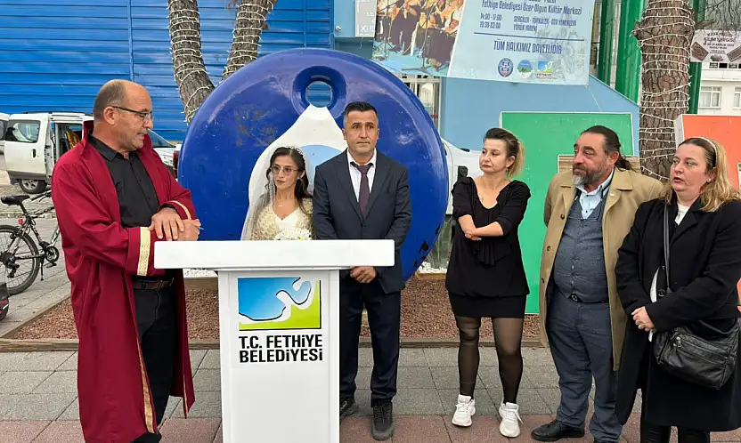Fethiye'de mutlu bir 'Evet': Teslime Alakısa ve Taner Genç dünyaevine girdi