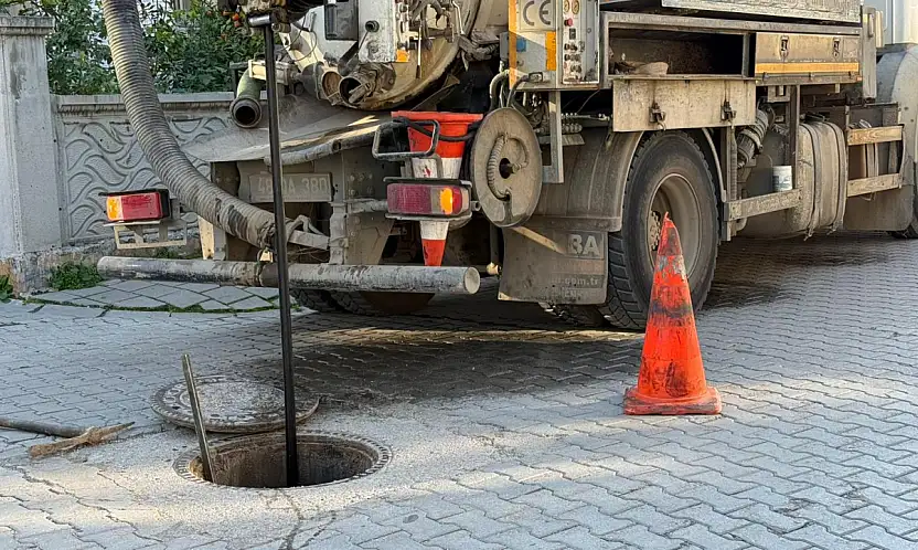 Fethiye Taşyaka Mahallesi'nde kanalizasyon hatlarında temizlik çalışması