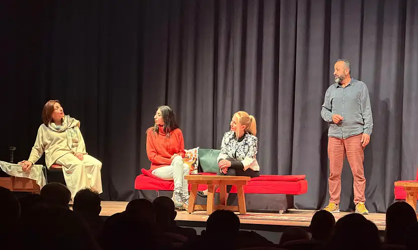 'Salon Altı + Kişilik' Oyunu Sahnelendi