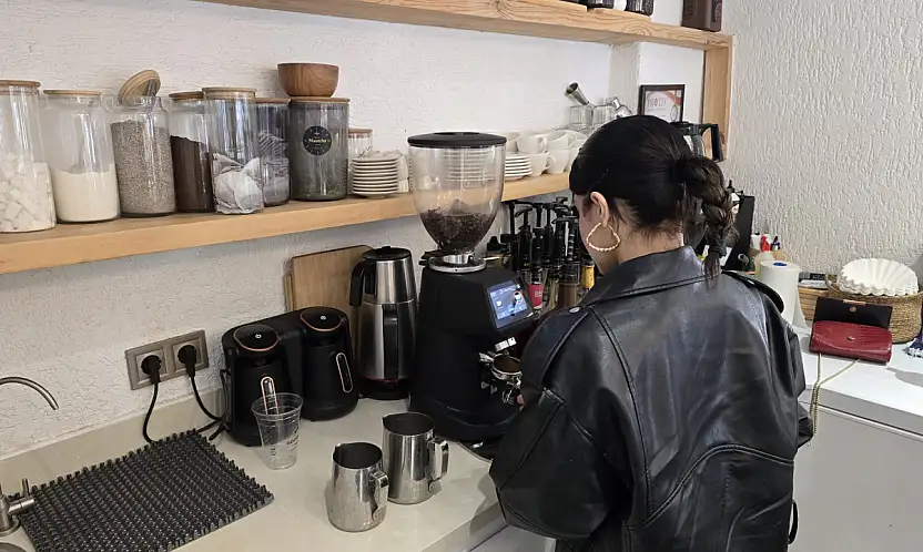 Soğuk havalarla birlikte Fethiye'de sıcak içeceklere ilgi arttı