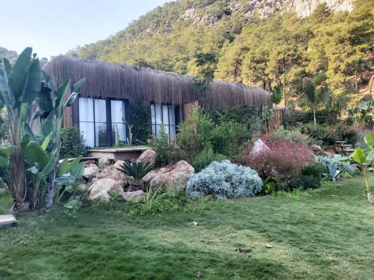 RUHSATSIZ İNŞA EDİLEN YAPI YIKILIYOR