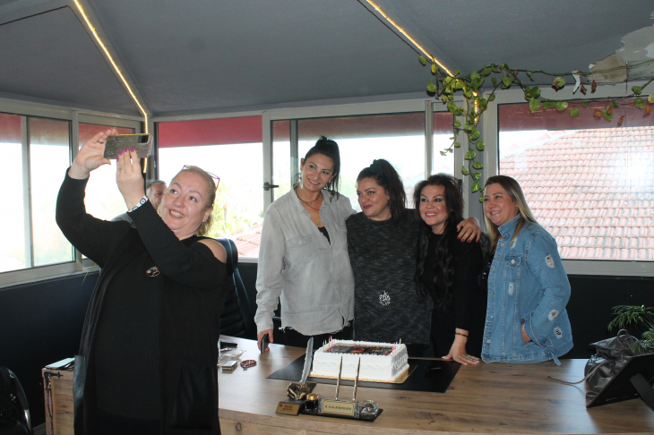 SELİN KÖKTENER'E SÜRPRİZ DOĞUM GÜNÜ