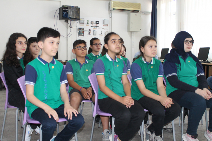 TAB Başkanı Şahin, öğrencilere 'Arıların önemi ve ürünlerini' anlattı