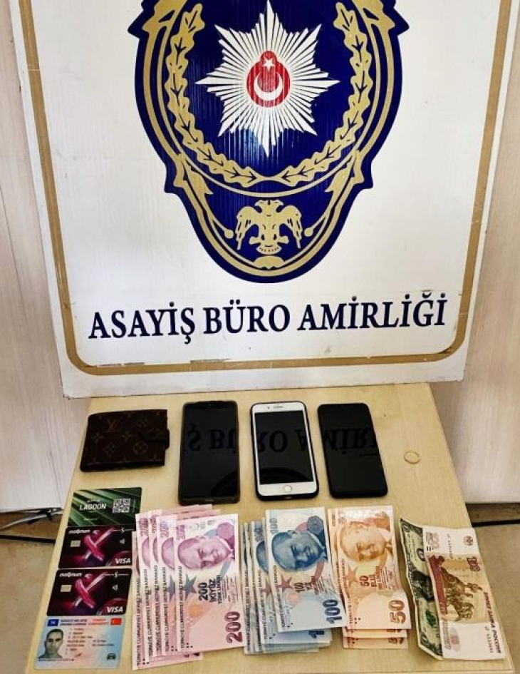 Hırsızlık şüphelileri güvenlik kamerasına takıldı