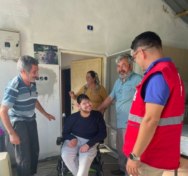 Bayram Hediyesi Kızılay'dan