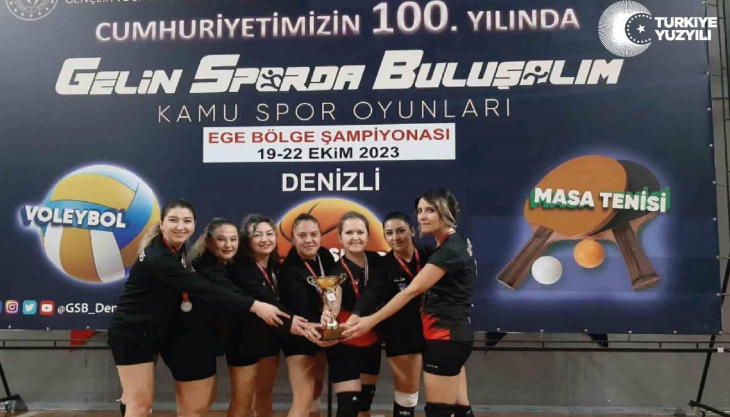 Voleybol takımı Ege ikincisi oldu