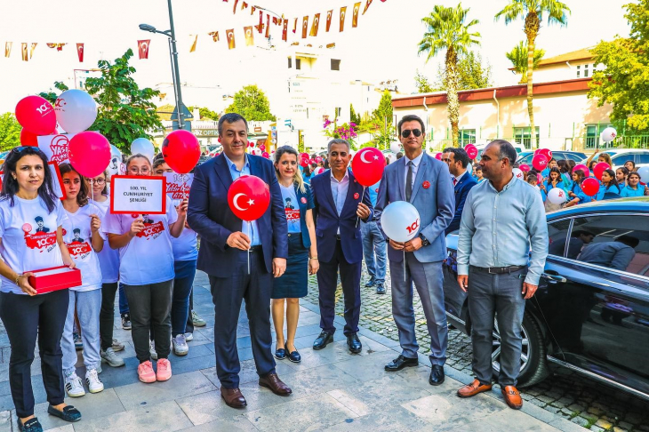 Öğrencilerden Cumhuriyet yürüyüşü