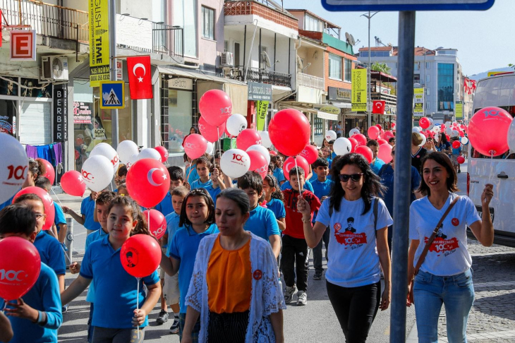 Öğrencilerden Cumhuriyet yürüyüşü