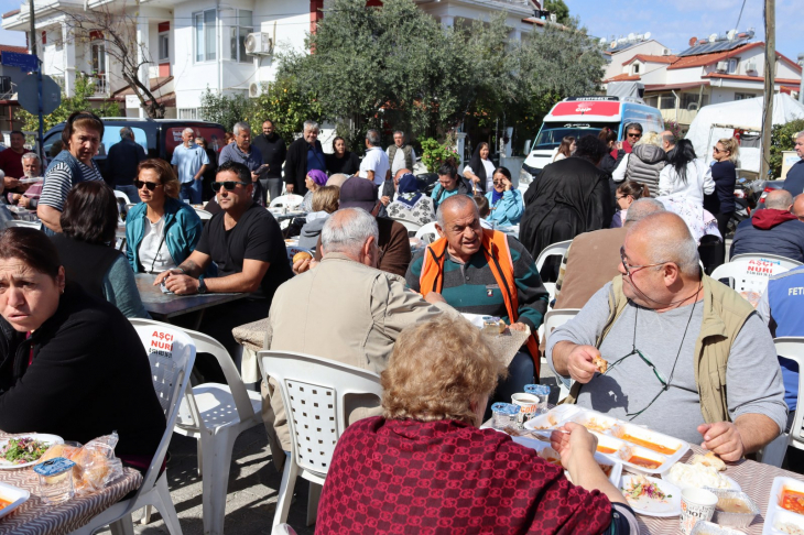 Karaca'dan asker yemeğine katılım