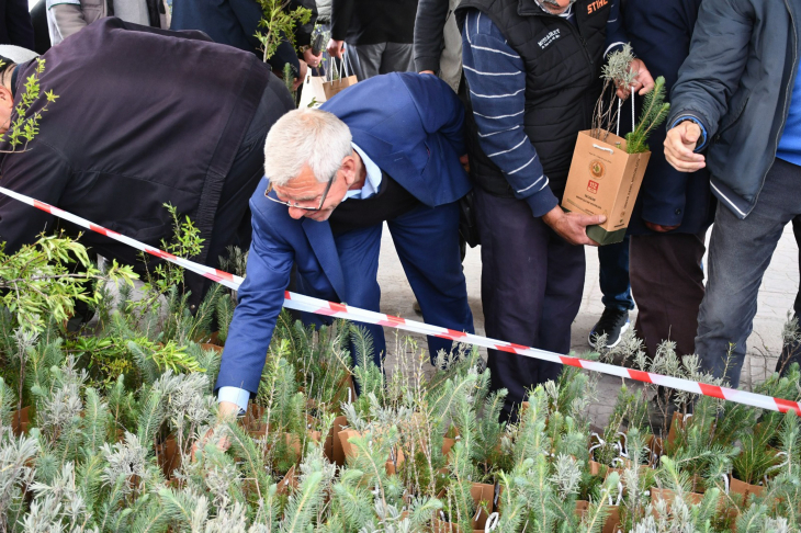 Yatağan'da gelir getirici fidan dağıtımı