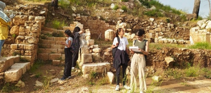 Öğrenciler kitap hazırlamak için yola çıktı